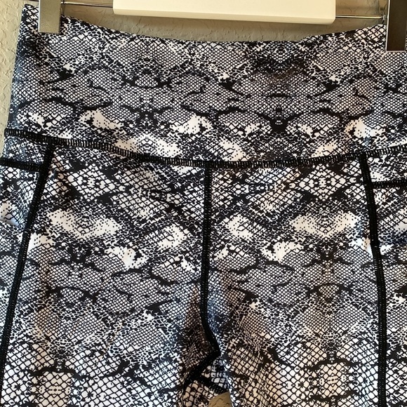 ZYIA Active Cobra Skin Metallic Light &Tight High Rise Capri Leggings. - Picture 5 of 10